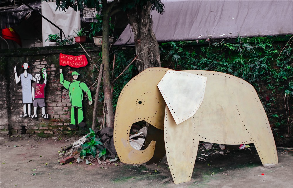 Tác phẩm “Voi”, “Sống xanh” của Goerge Burchett - 1 họa sỹ người Úc sinh ra tại Hà Nội