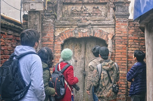 Cổng cổ làng nghề Thiết Úng có từ thời Minh Mạng (ảnh CLB Văn hóa Dân gian Làng nghề Việt) 