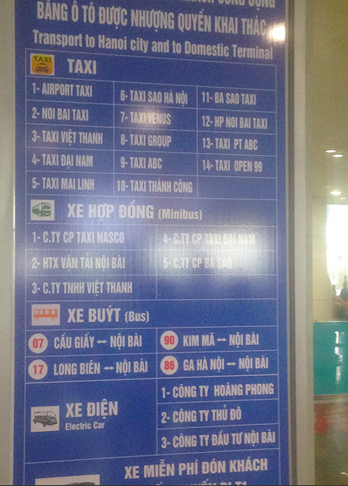 Danh sách các hãng xe được phép đón khách tại sân bay Nội Bài (ảnh: Việt Hùng)